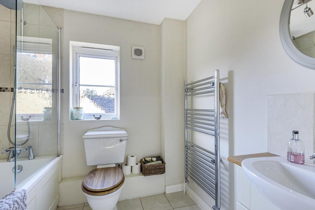 Property photo 3 of 10 Bathroom