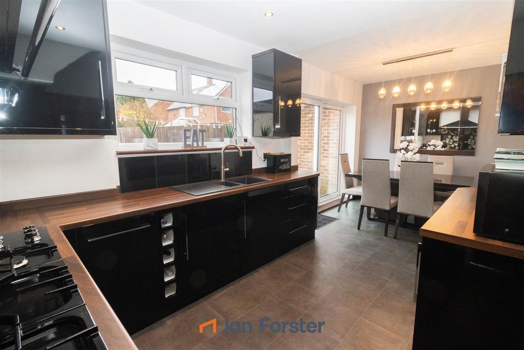 Property photo 2 of 16 Kitchen