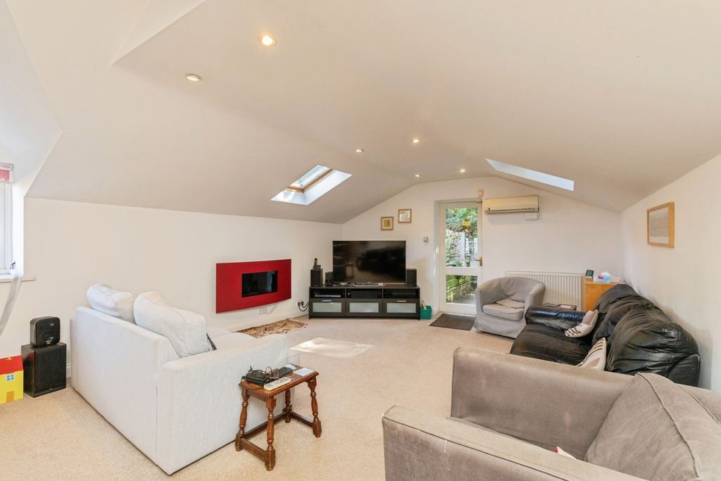 Property photo 3 of 20 Pbox-Img.Jpg