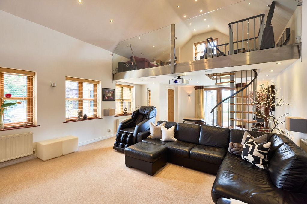 Property photo 3 of 41