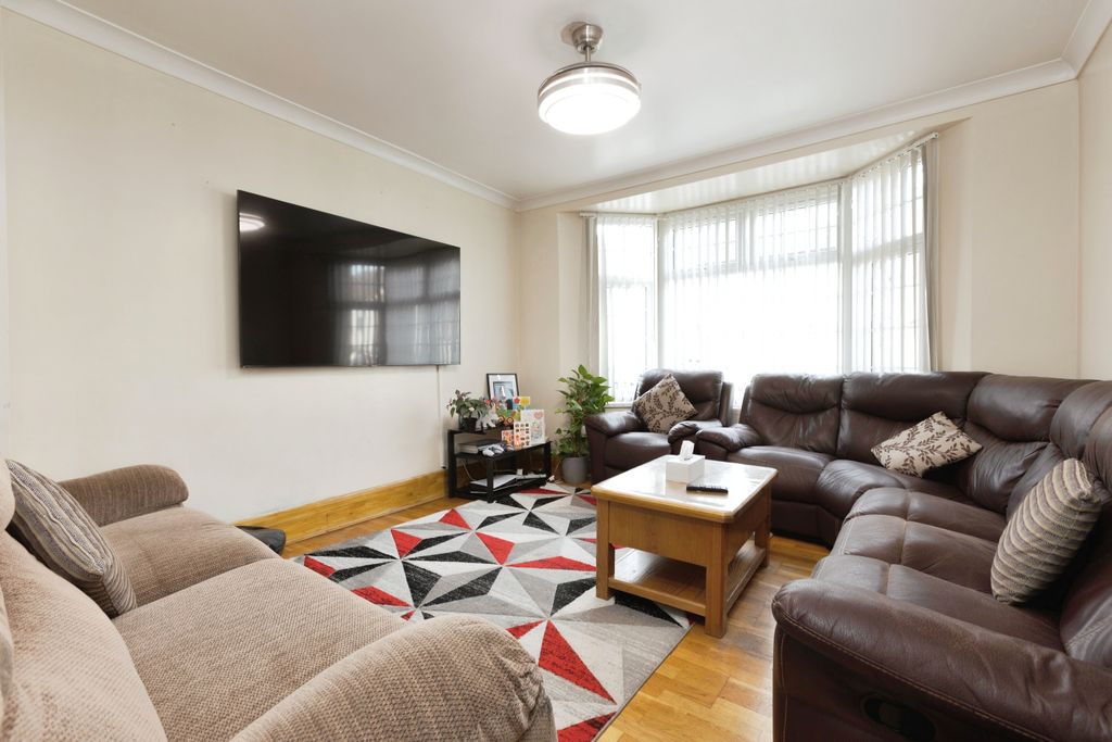 Property photo 1 of 16 Lounge