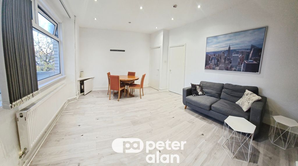 Property photo 2 of 10 Balcony