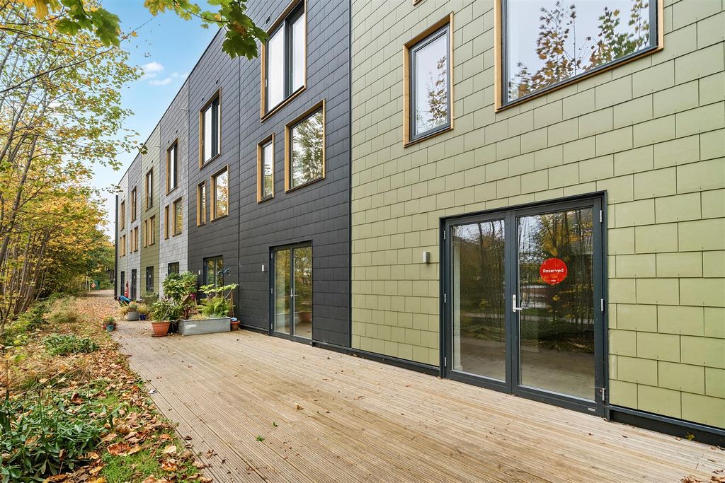 Property photo 1 of 11 1368804-11-68F0F65272d92.Jpg