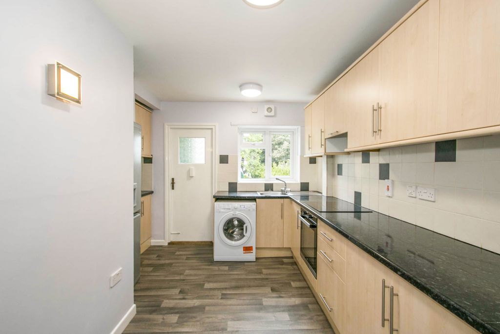 Property photo 2 of 8 d04A9d69-1543-4F32-B