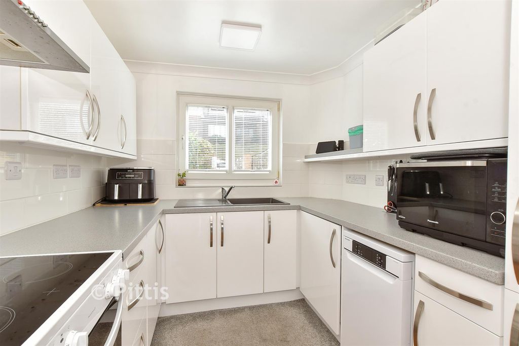 Property photo 1 of 10 Kitchen
