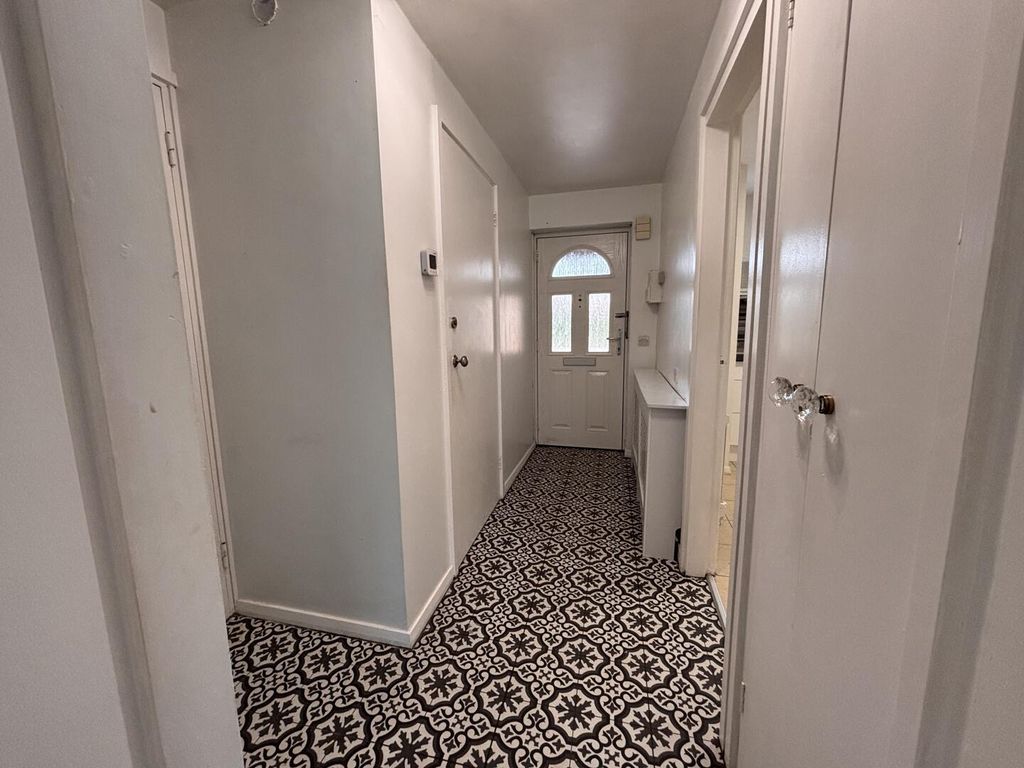 Property photo 2 of 10 Hallway