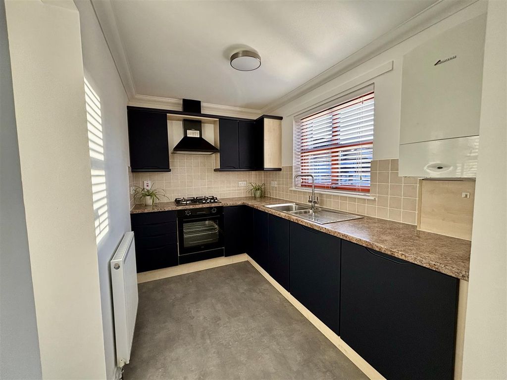 Property photo 3 of 14 Kitchen