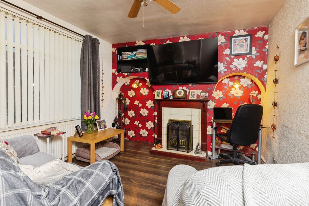 Property photo 3 of 14