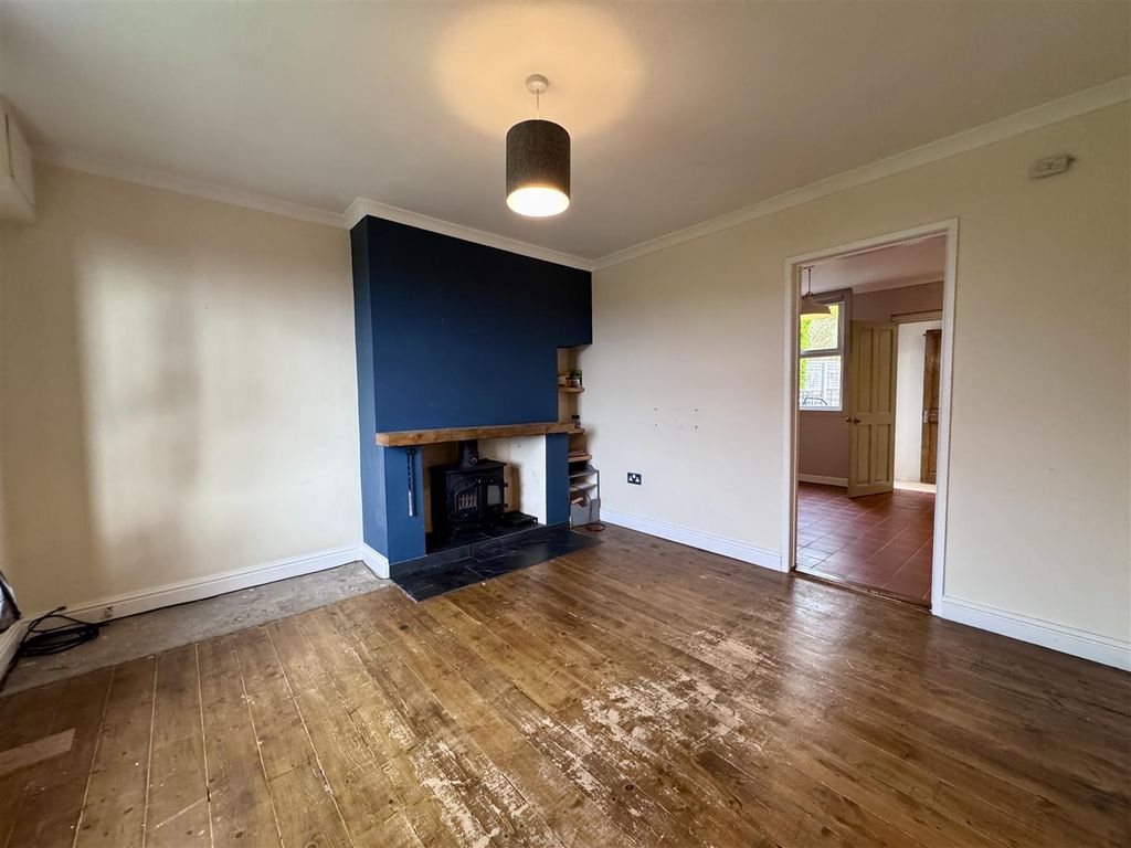 Property photo 3 of 17 Living Room