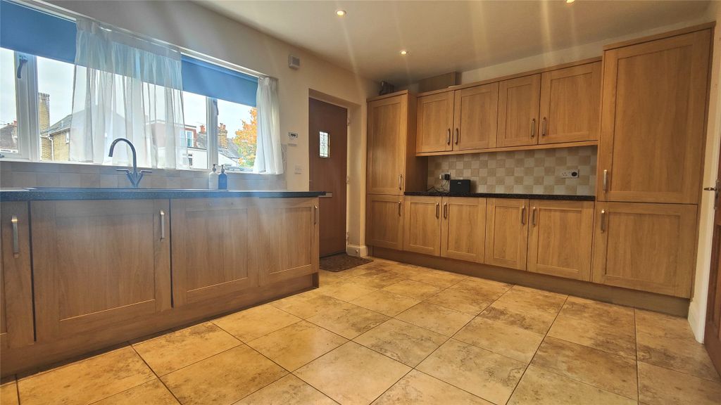 Property photo 1 of 20 Picture No. 02