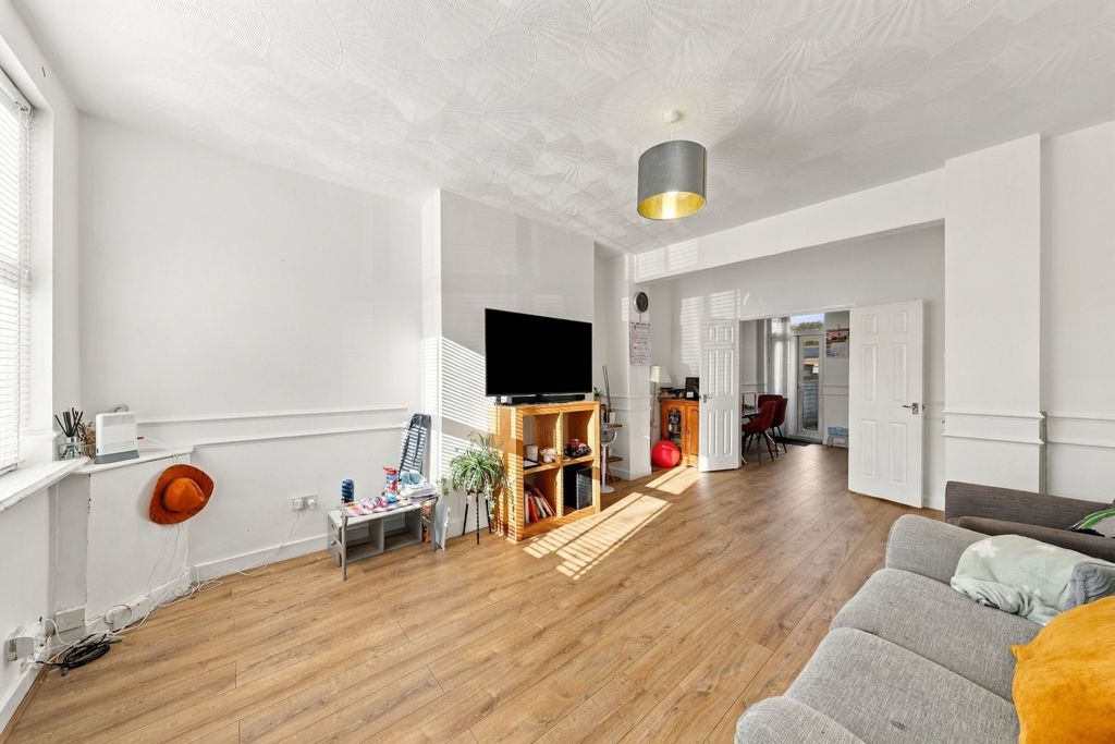 Property photo 3 of 14