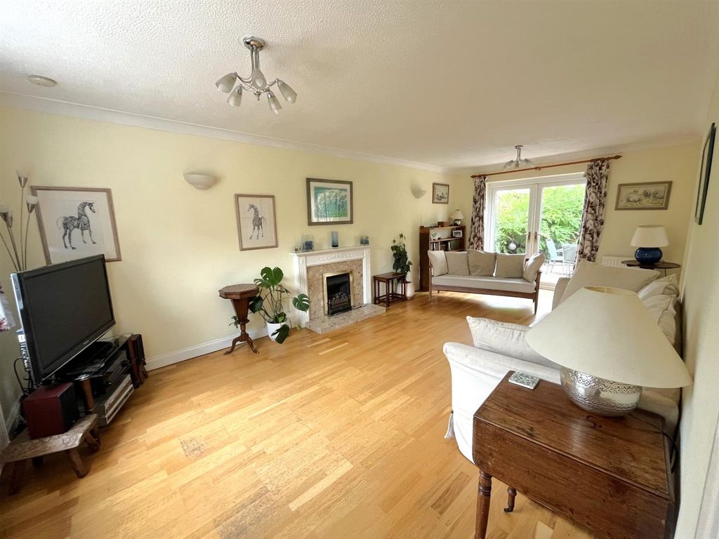 Property photo 2 of 17