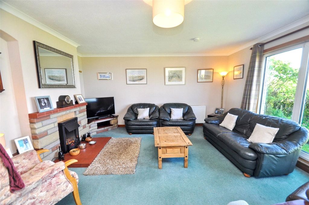 Property photo 3 of 30 Living Room