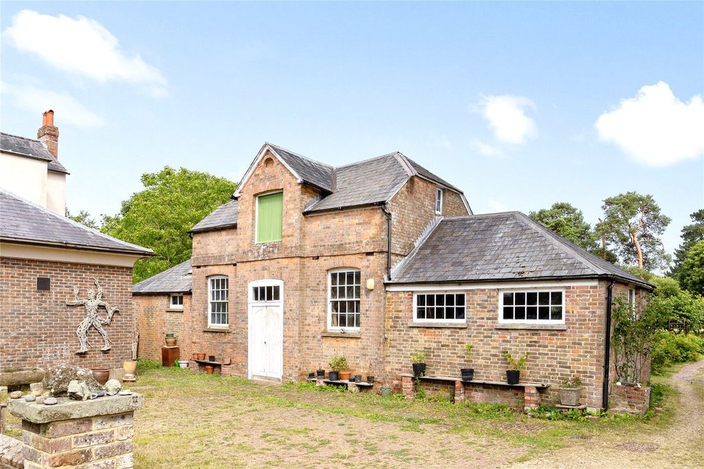 Property photo 3 of 22 Coach House