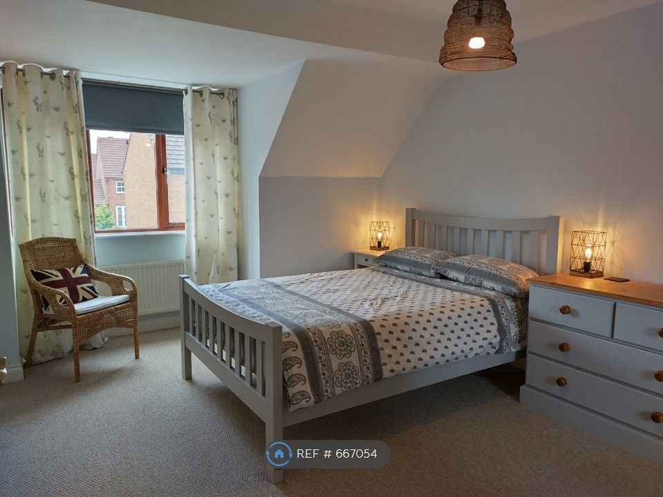 Property photo 2 of 16 Master Bedroom