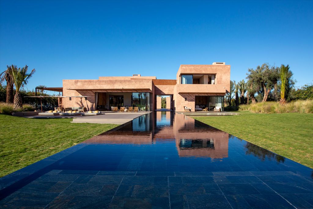 Property photo 1 of 20 Modern Villa In Marr