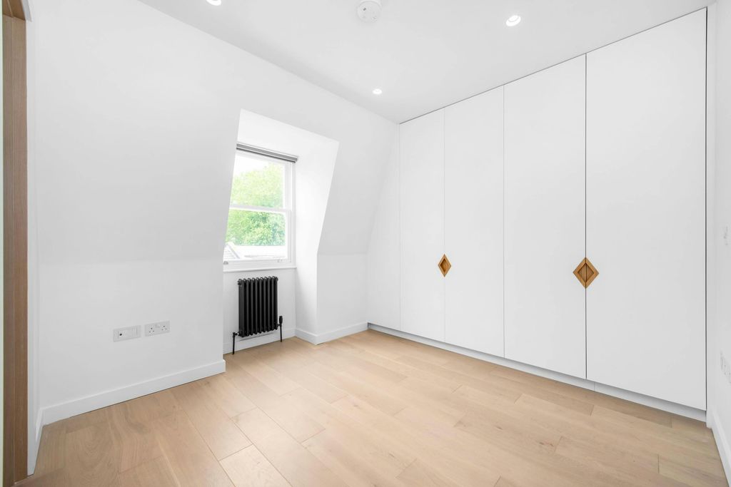 Property photo 3 of 12 Bedroom