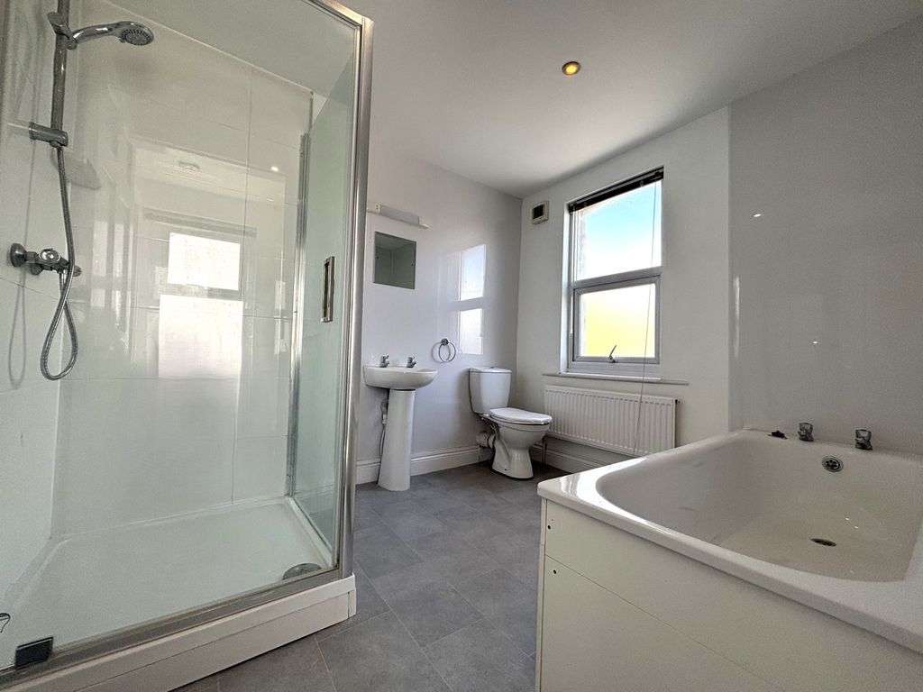Property photo 3 of 4