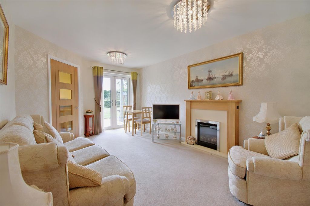 Property photo 2 of 23 Lounge