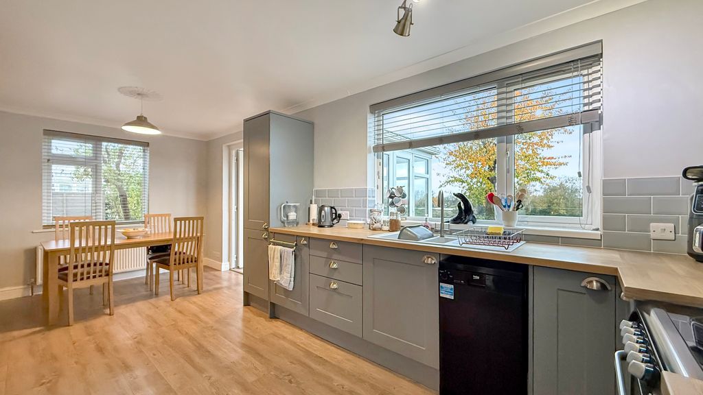 Property photo 3 of 22 Kitchen/Dining Room