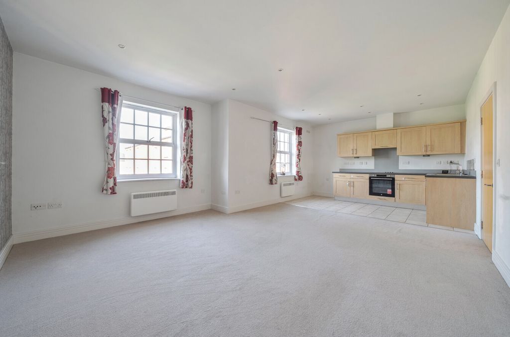 Property photo 2 of 13 1482597-9-6A3c19B...