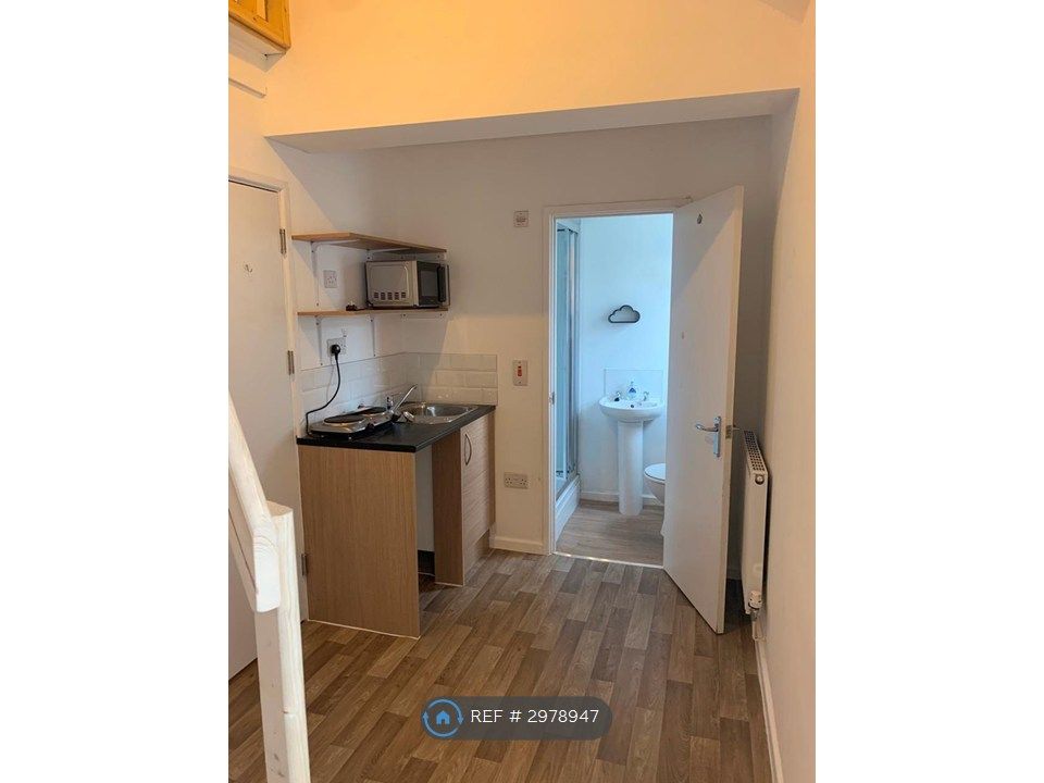 Property photo 2 of 11 Mini Kitchen And Ensuite