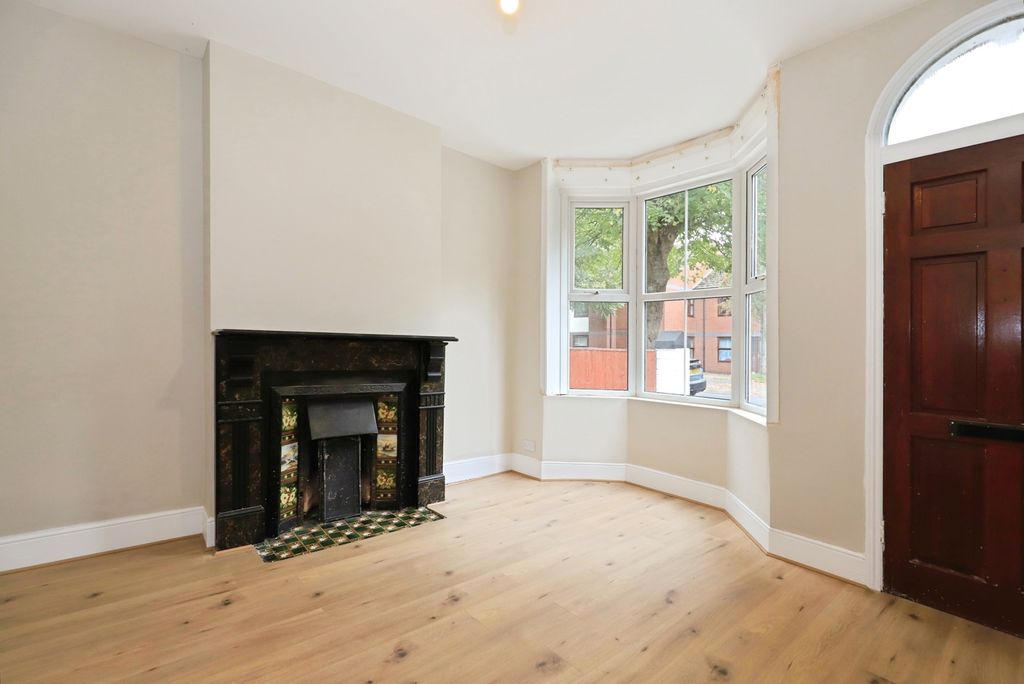 Property photo 3 of 22 Pbox-Img.Jpg