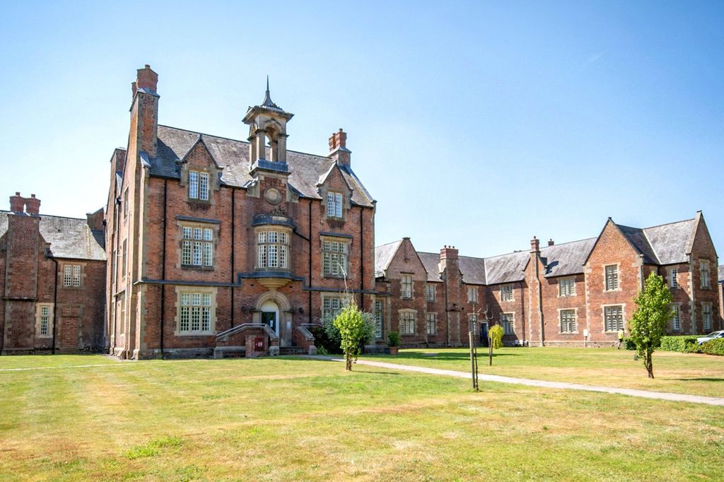 2 bed flat for saleLeighton Park, Bicton Heath, Shrewsbury, Shropshire SY3