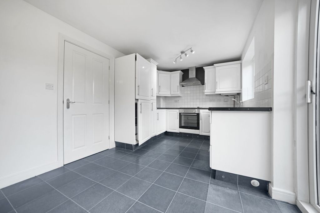 Property photo 3 of 11 54 Emerald Crs, Kitchen