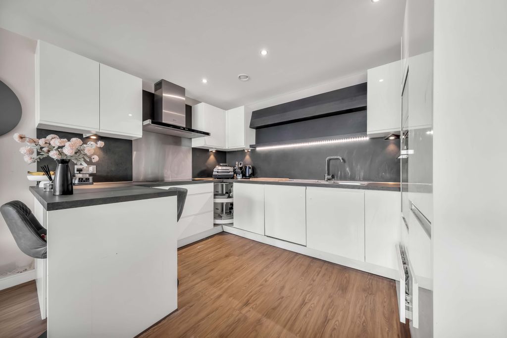 Property photo 2 of 26