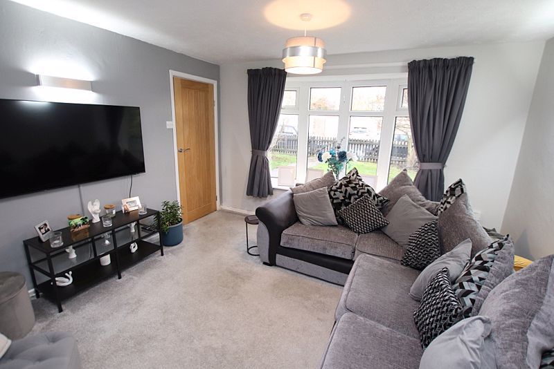 Property photo 3 of 12 Lounge