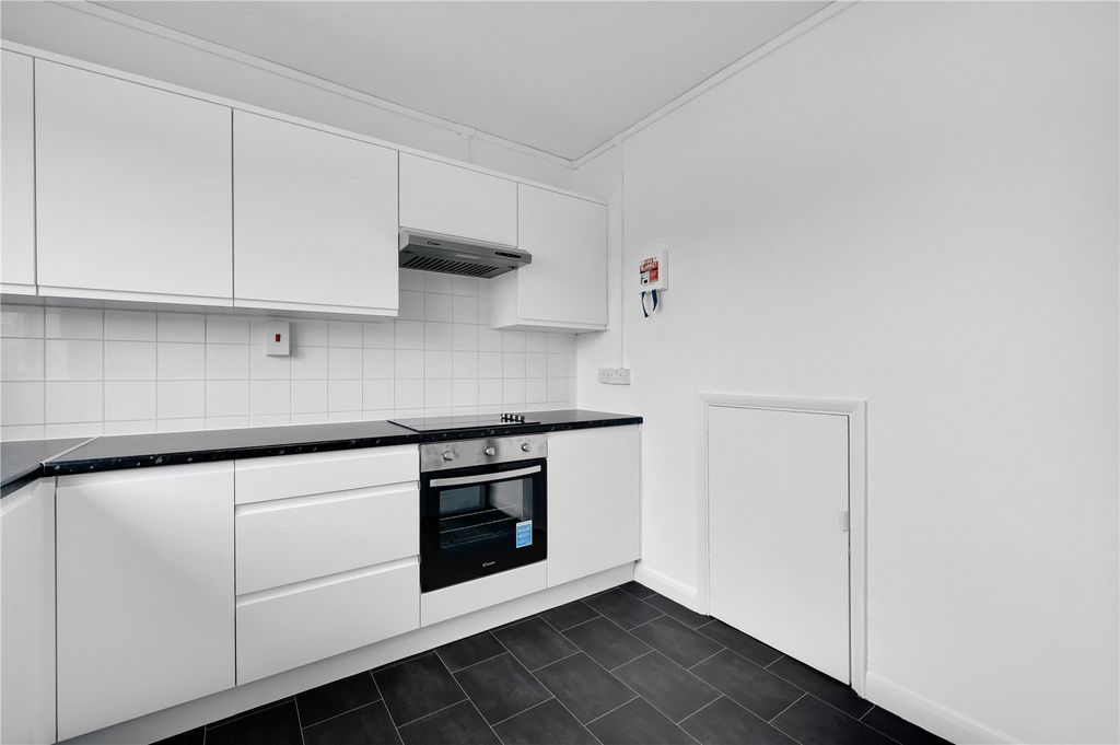 Property photo 3 of 9 Kitchen