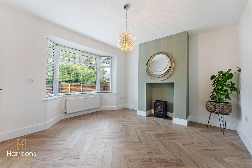 Property photo 3 of 29 5591605