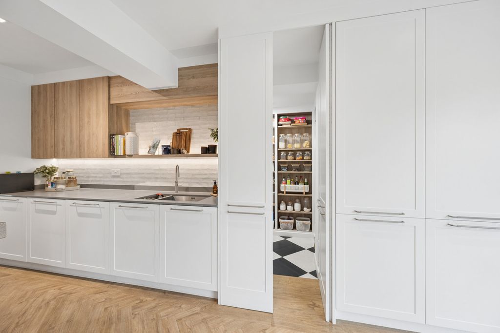 Additional image 9 of 7 bed detached house for saleAlwoodley Lane, Alwoodley, Leeds LS17