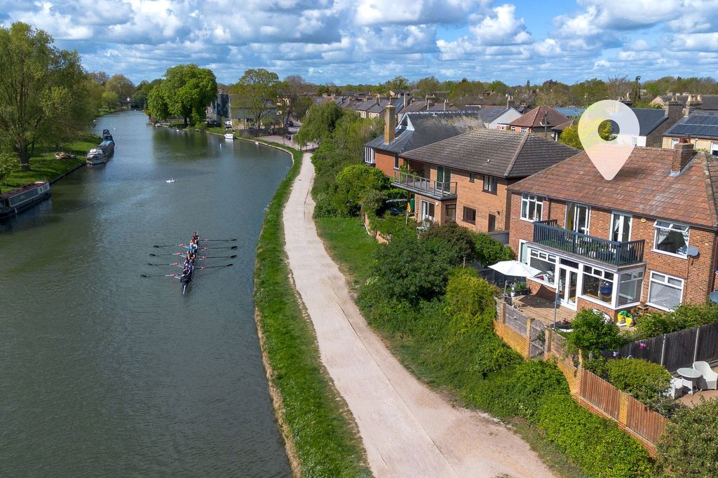 Property photo 1 of 40