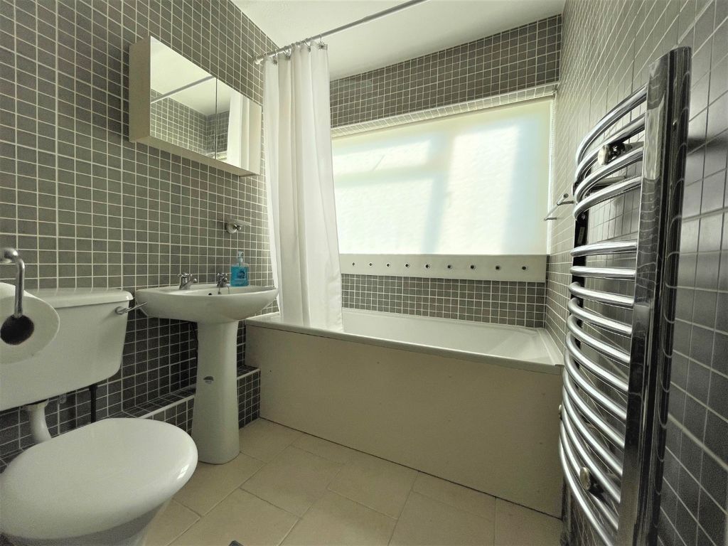 Property photo 3 of 7 781543