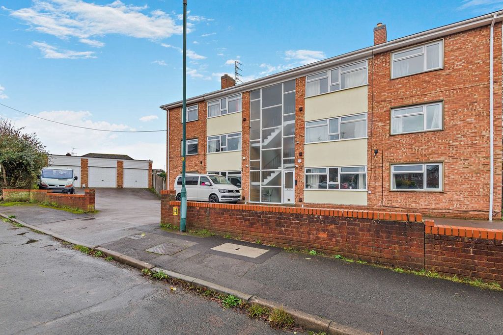 Property photo 2 of 17