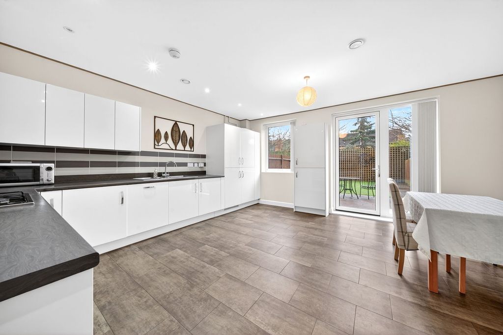 Property photo 3 of 21