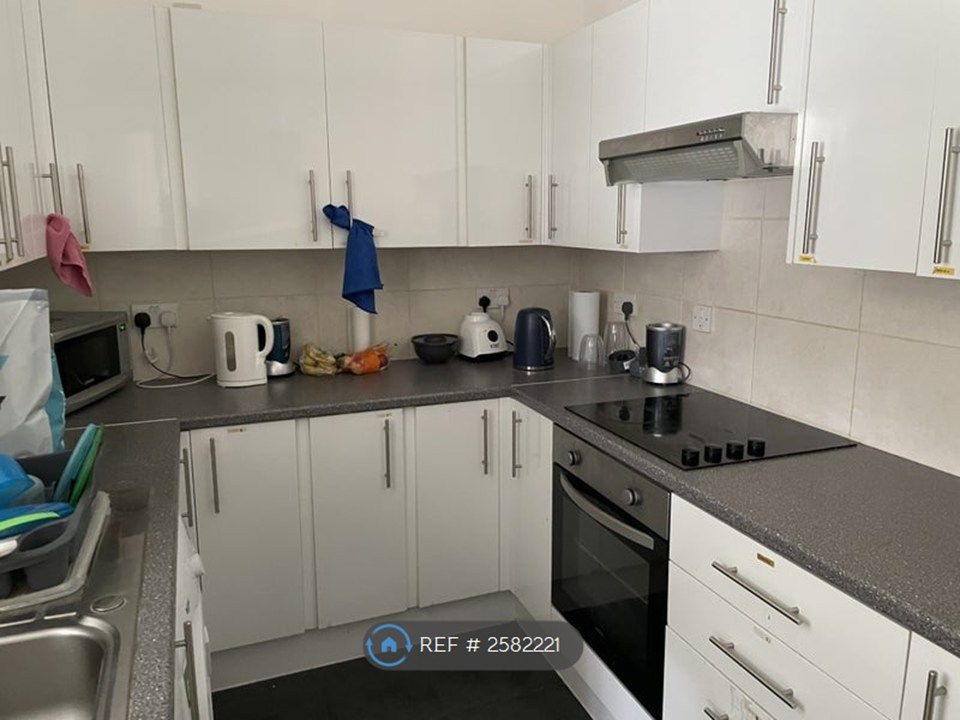 Property photo 3 of 13 Kitchen