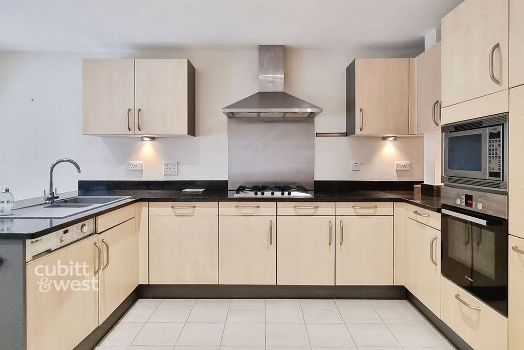 Property photo 2 of 17 055924Ab-20260119...