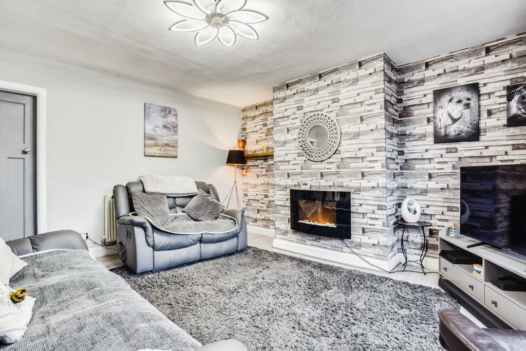 Property photo 3 of 15 Lounge