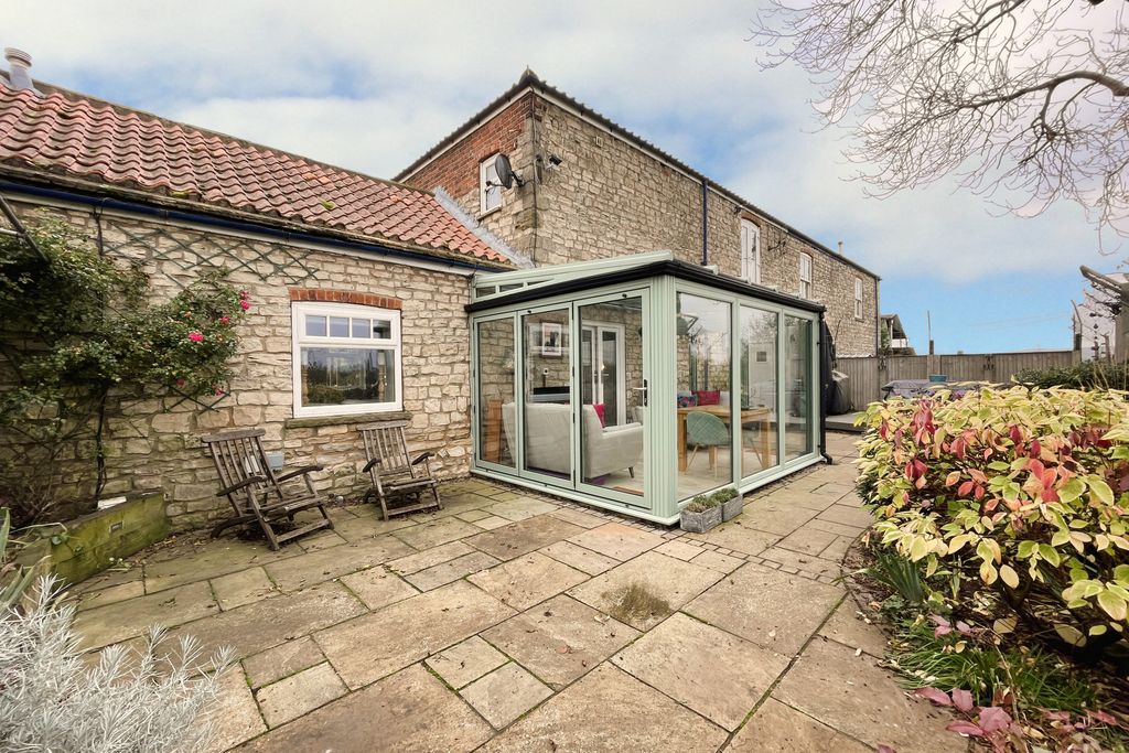 Property photo 2 of 32 27