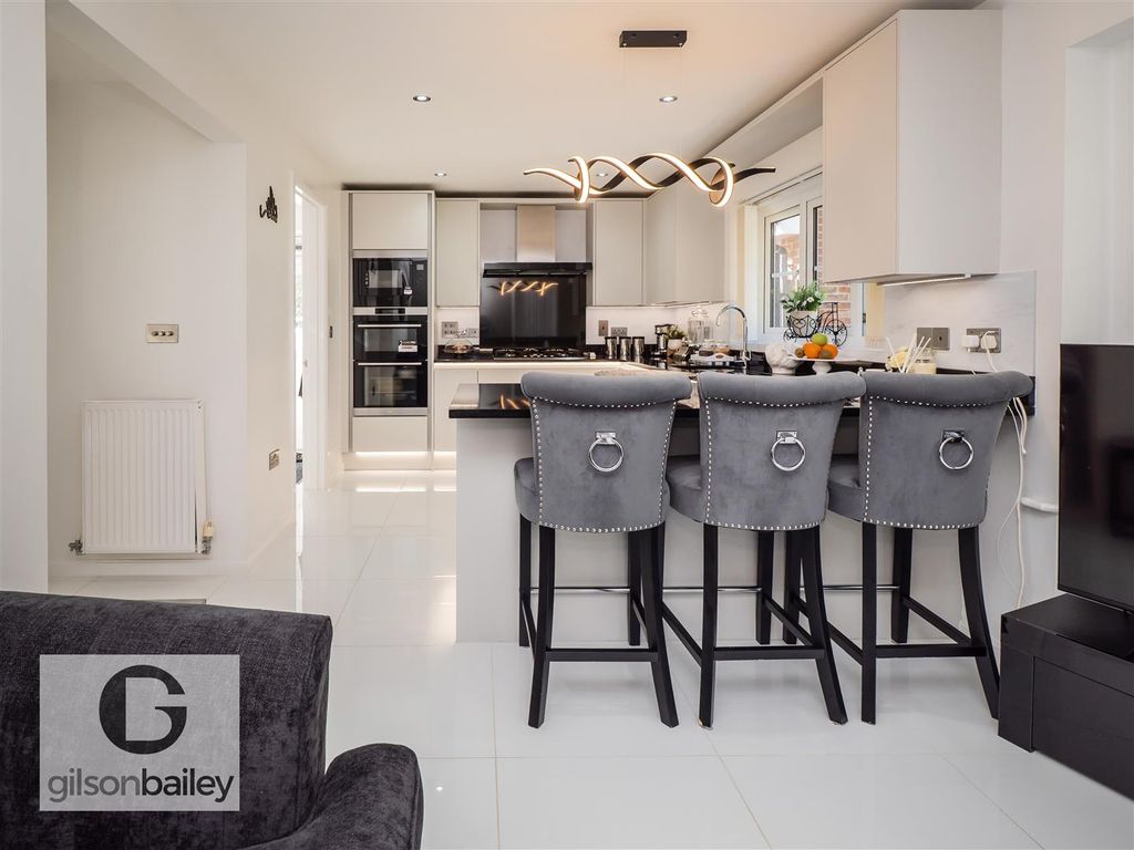 Property photo 3 of 43 72Windsorparkgardens-12.Jpg