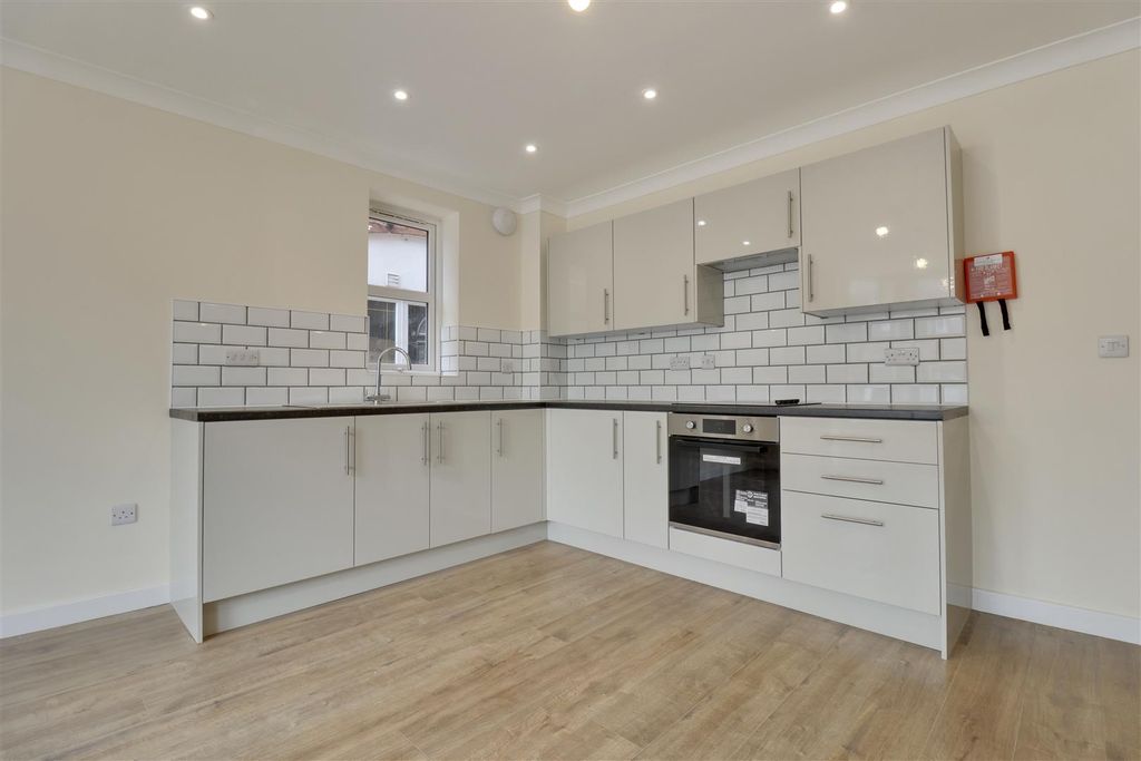 Property photo 2 of 12 E56Ac387-264E-425E-8Bf7-F6574054E45D_1_201_A.Jpeg