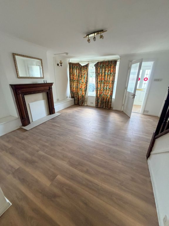 Property photo 1 of 11 3 Bed Terraced House To Rent Shepherds Close, Romford Rm6