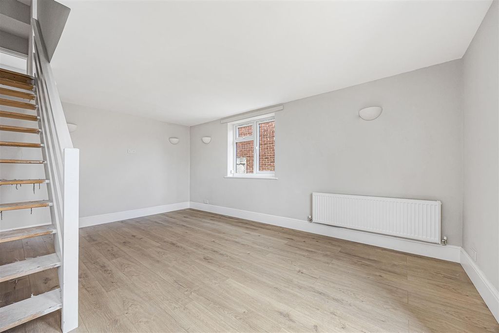 Property photo 3 of 8 23_85069.Jpg
