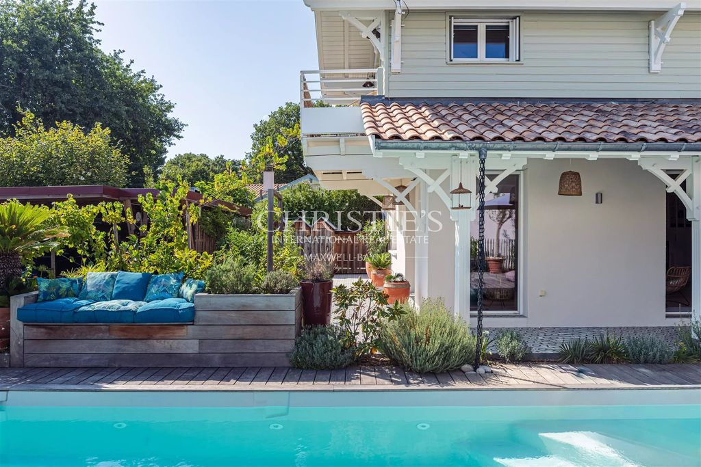 Property photo 1 of 10 Taussat, Just 150m From The Beach, Charming 4-Bedroom Villa