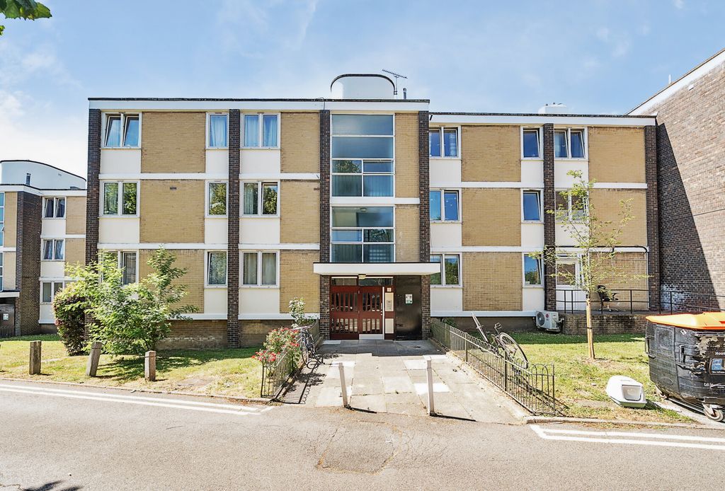 Property photo 1 of 12 1318487-3-6862660...