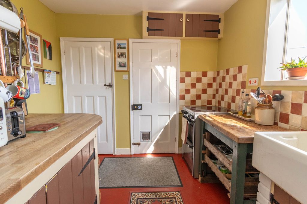 Property photo 3 of 21