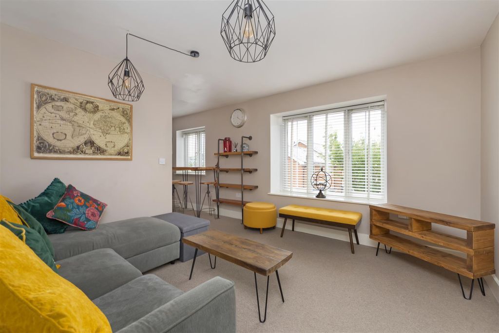 Property photo 2 of 14 Wicketts End, Whitstable